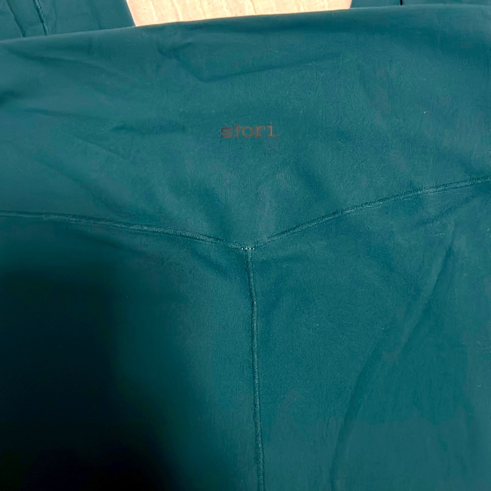 Stori leggings size 10 - very stretchy material, squat proof.